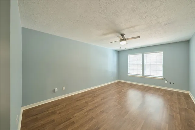 $2,195 | 5 North White Pebble Court, The Woodlands, TX 77380