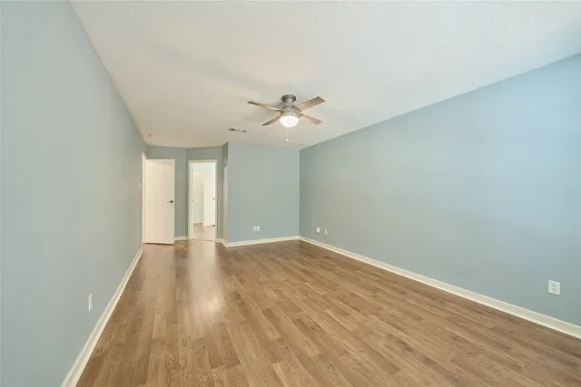 $2,195 | 5 North White Pebble Court, The Woodlands, TX 77380