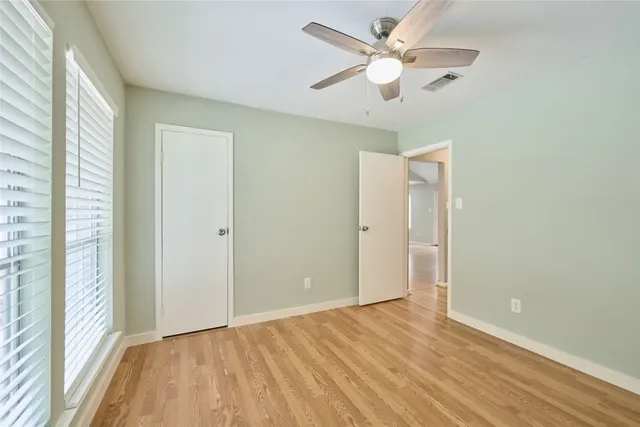 $2,195 | 5 North White Pebble Court, The Woodlands, TX 77380