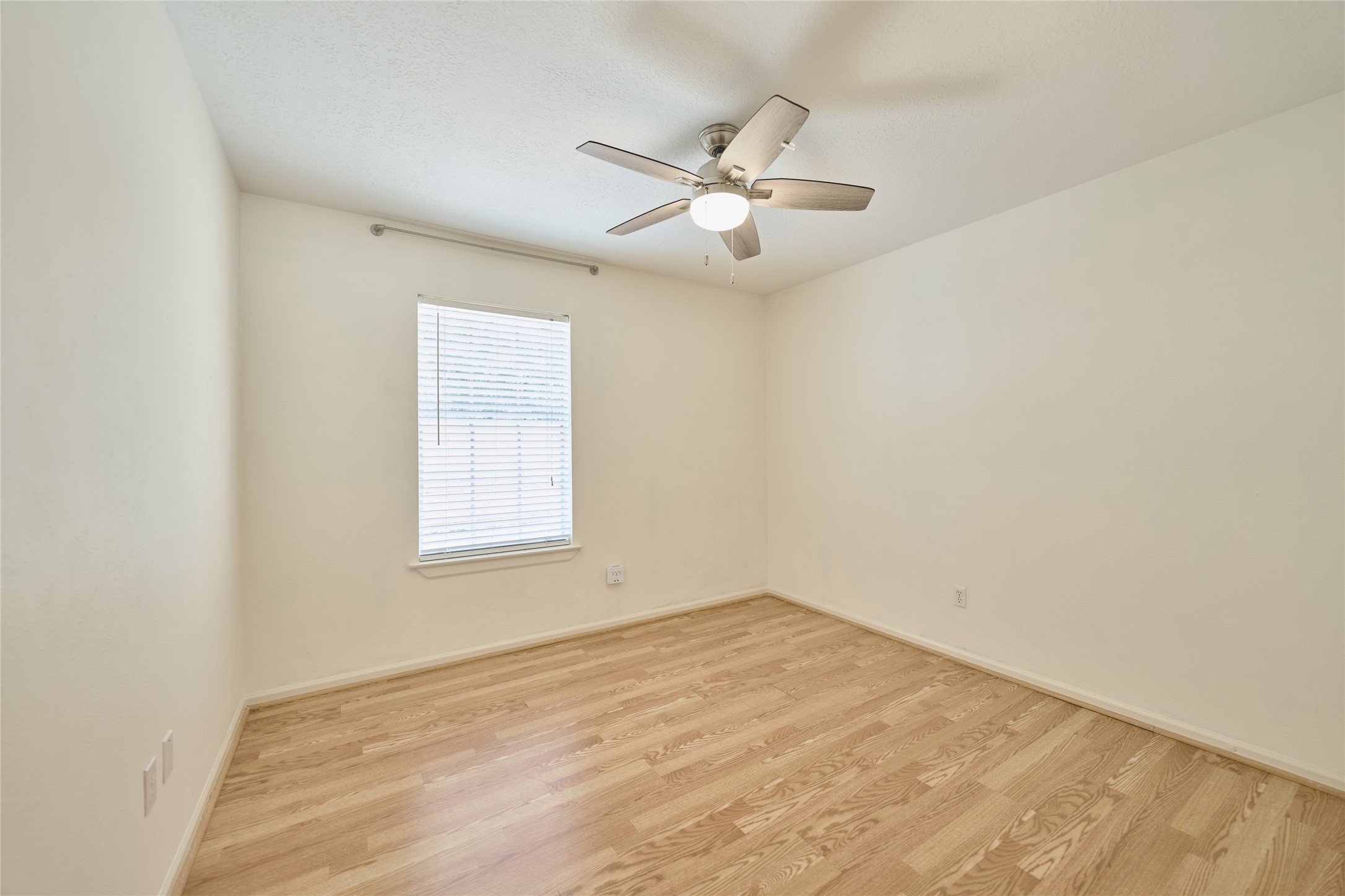 5 North White Pebble Court The Woodlands, TX 77380 - Photo 20 of 28