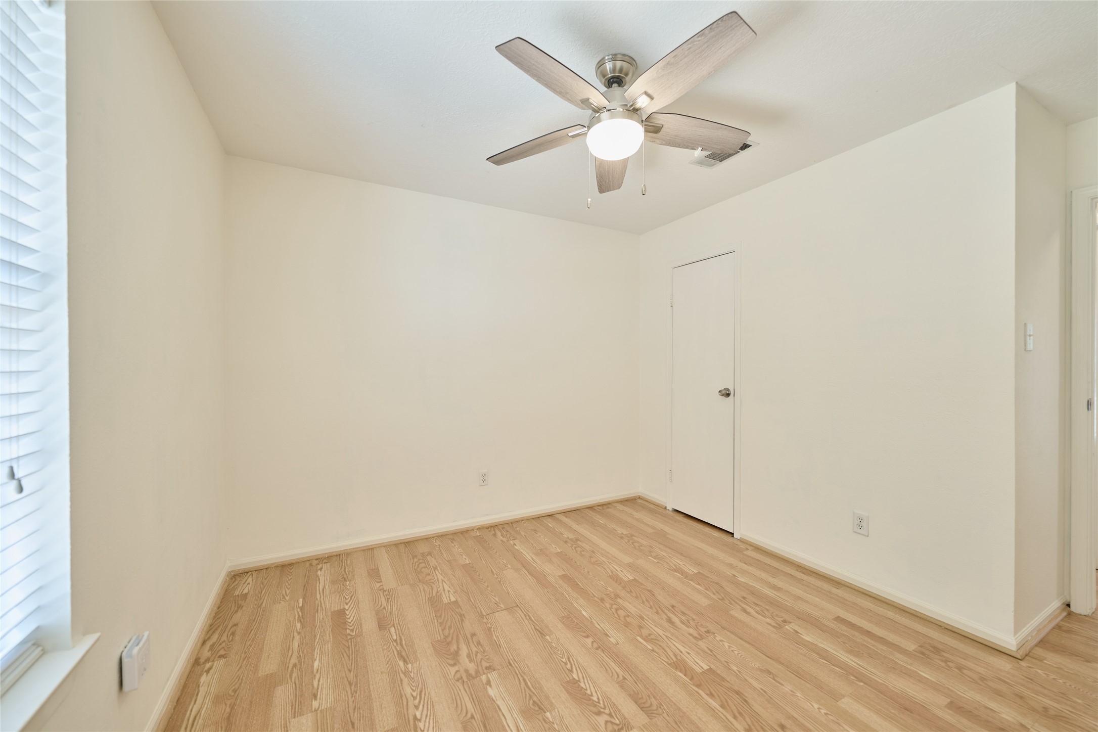 5 North White Pebble Court The Woodlands, TX 77380 - Photo 21 of 28