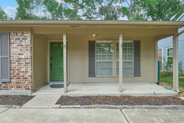 $2,195 | 5 North White Pebble Court, The Woodlands, TX 77380