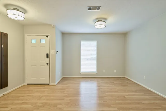 $2,195 | 5 North White Pebble Court, The Woodlands, TX 77380