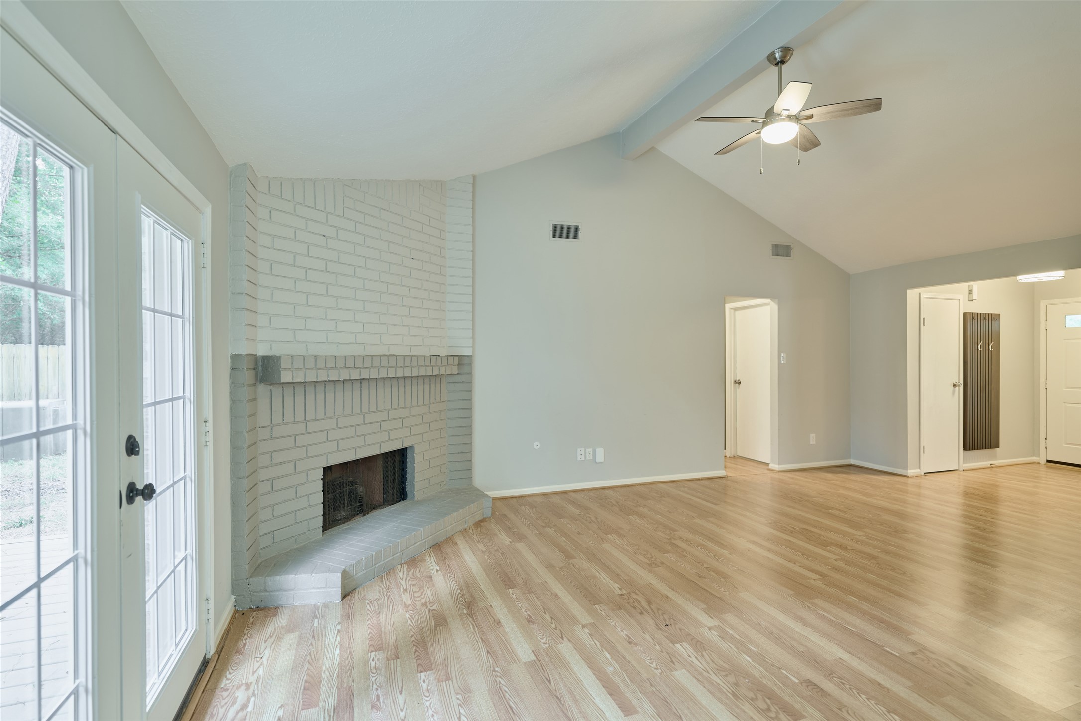 5 North White Pebble Court The Woodlands, TX 77380 - Photo 7 of 28