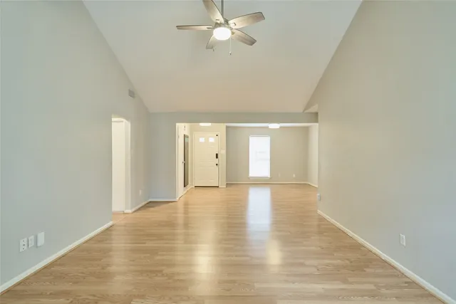 $2,195 | 5 North White Pebble Court, The Woodlands, TX 77380