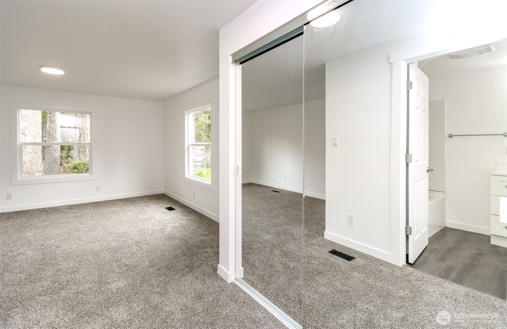 60 East Balbriggan Road Shelton, WA 98584 - Photo 7 of 10 an empty room with windows and closet