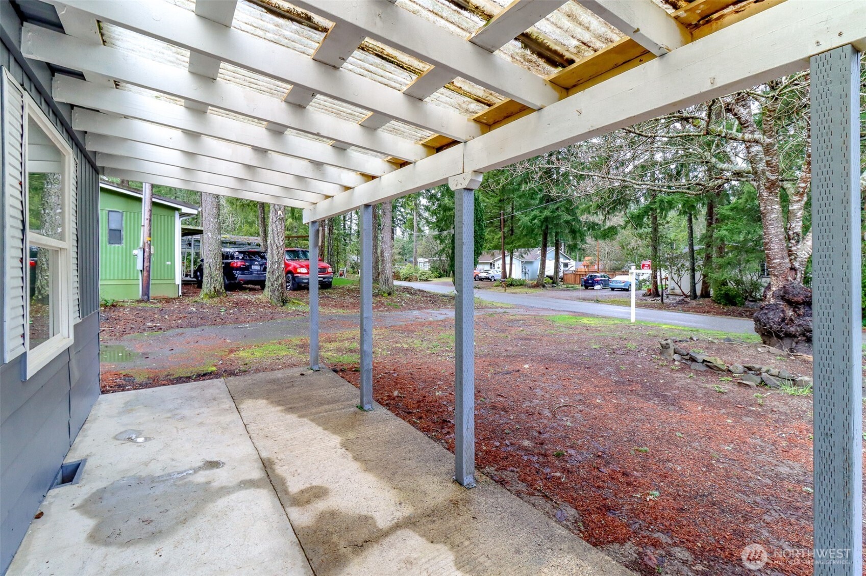 60 East Balbriggan Road Shelton, WA 98584 - Photo 10 of 10 a view of a big room with porch