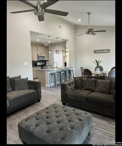 $2,250 | 1178 Lakeshore Drive, Canyon Lake, TX 78133