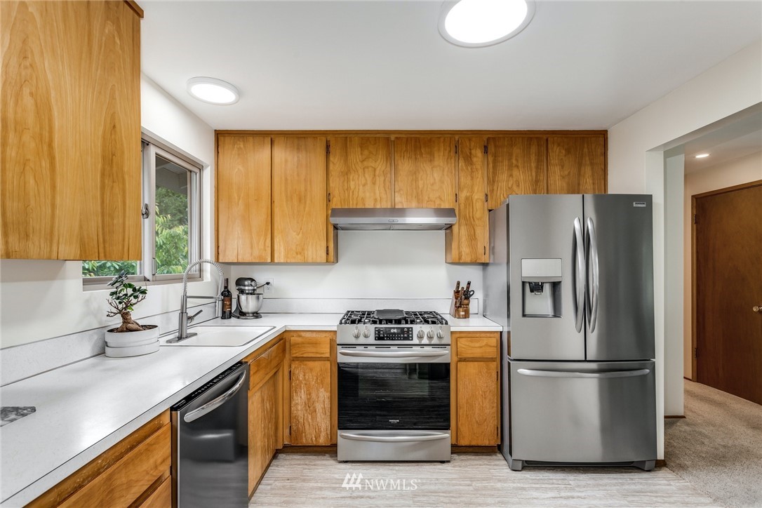 4405 Southwest 102nd Street Seattle, WA 98146 - Photo 11 of 30 Gallery Image 11
