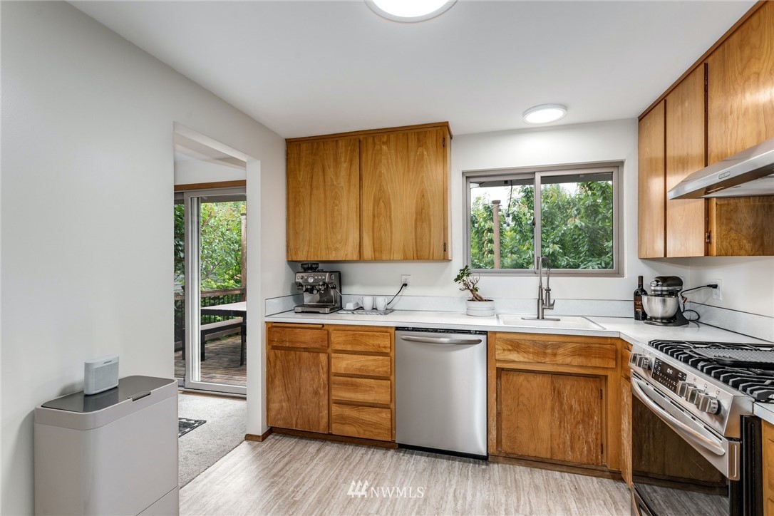 4405 Southwest 102nd Street Seattle, WA 98146 - Photo 12 of 30 Gallery Image 12