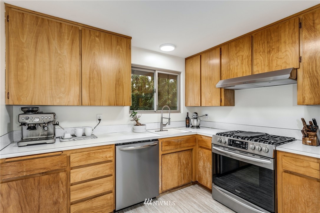 4405 Southwest 102nd Street Seattle, WA 98146 - Photo 13 of 30 Gallery Image 13