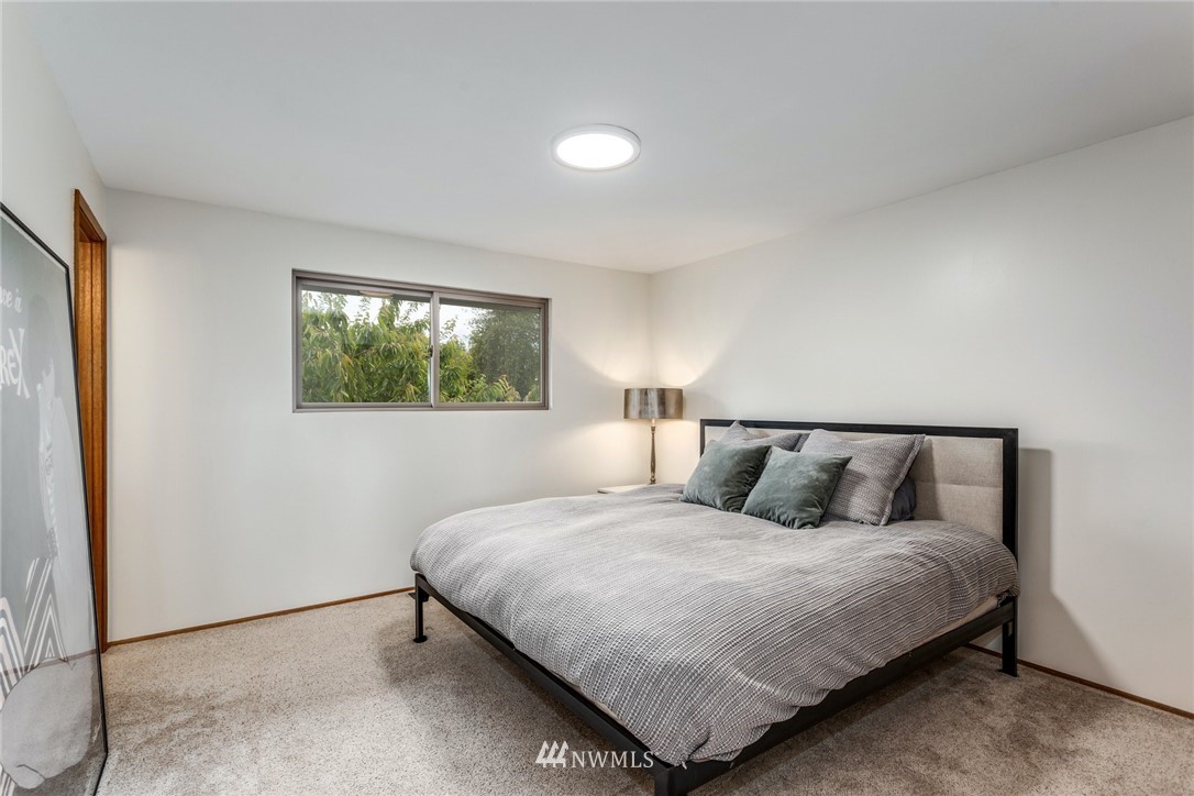 4405 Southwest 102nd Street Seattle, WA 98146 - Photo 14 of 30 Gallery Image 14
