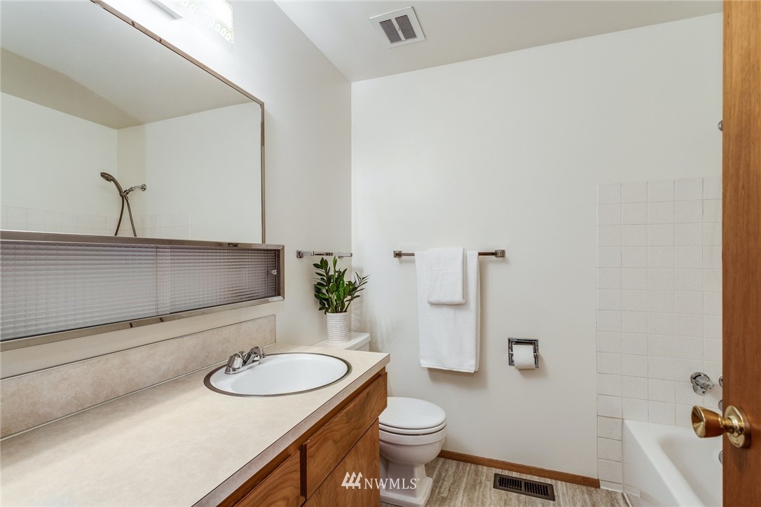 4405 Southwest 102nd Street Seattle, WA 98146 - Photo 20 of 30 Gallery Image 20