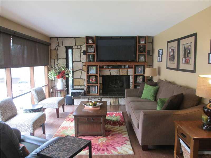 147 Three Degree Road Pittsburgh, PA 15237 - Photo 2 of 25 Living Room.