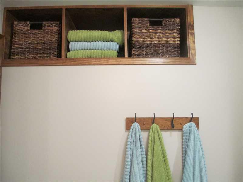147 Three Degree Road Pittsburgh, PA 15237 - Photo 18 of 25 Full Bath. Attention to Detail, Great Use of Cubby Spaces and Visually Appealing!