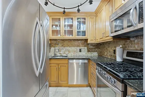 $365,000 | 192 Burnett Avenue, Unit 15, Maplewood, NJ 07040