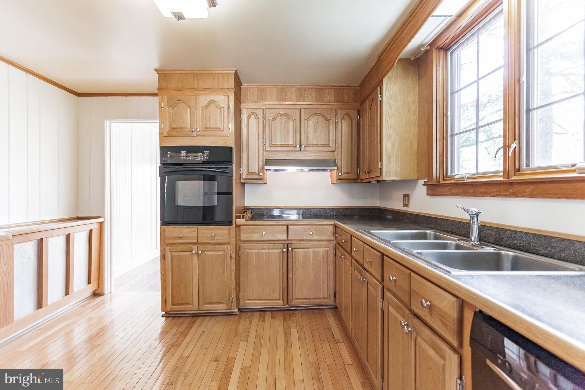 906 Edgewood Road Yardley, PA 19067 - Photo 9 of 29 Gallery Image 9