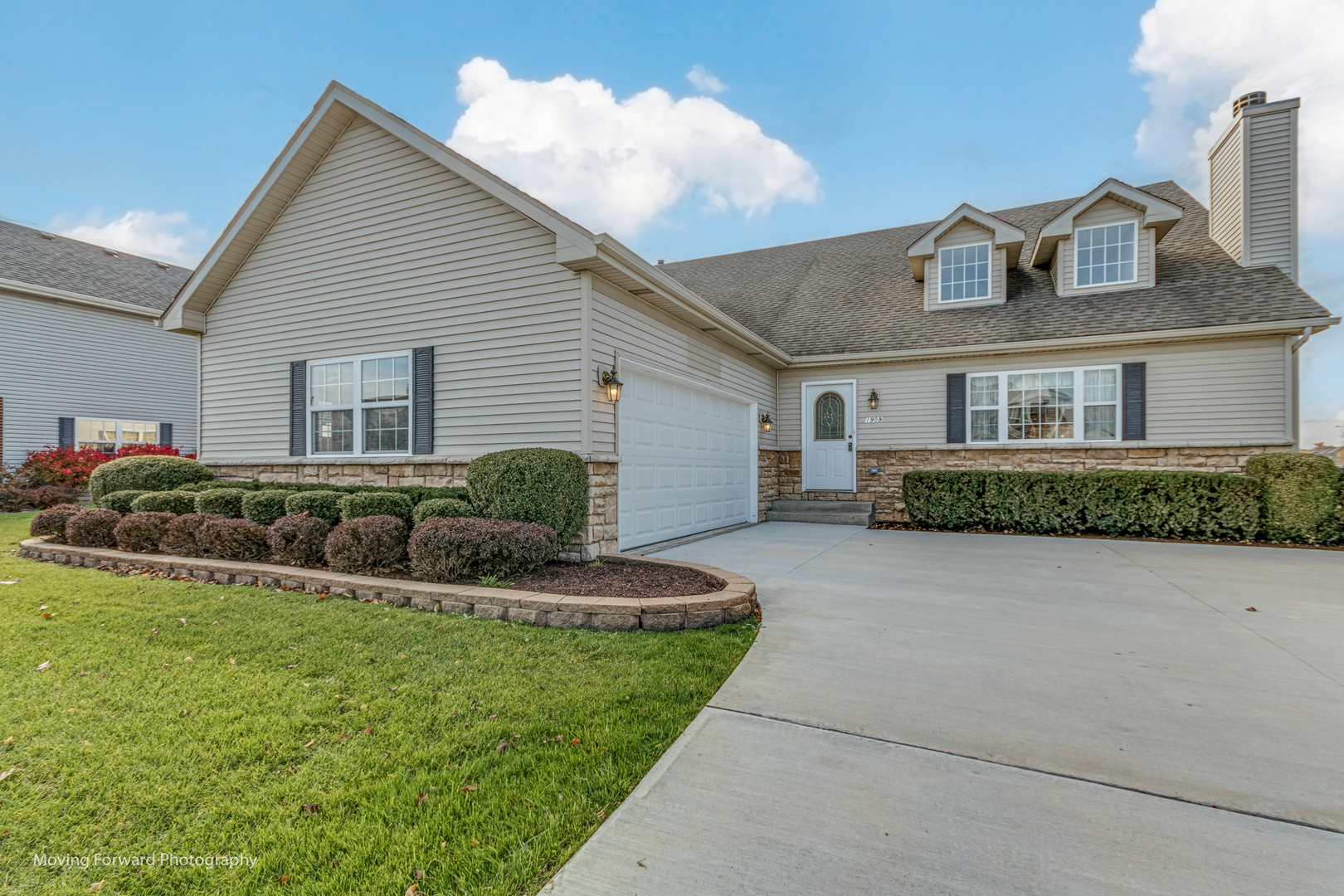 1909 Eagle Drive Morris, IL 60450 - Photo 2 of 24 a front view of house with yard and green space