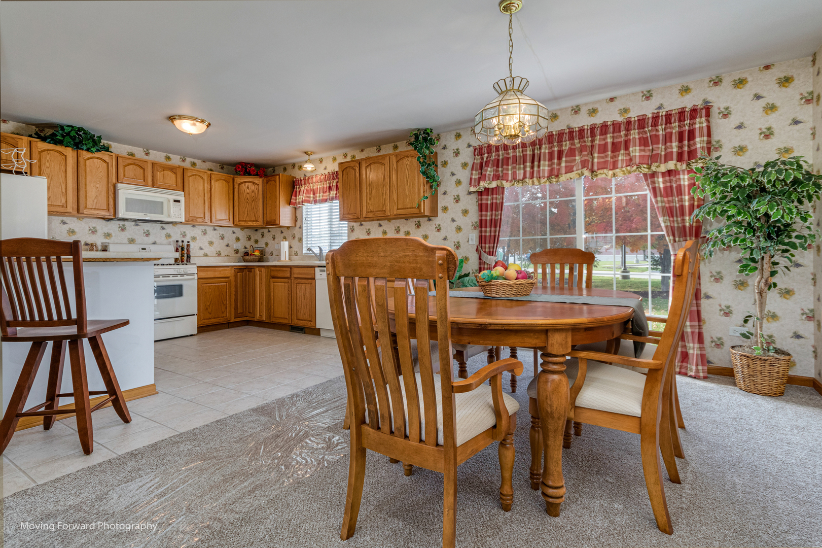 1909 Eagle Drive Morris, IL 60450 - Photo 7 of 24 a dining room with furniture a chandelier and window