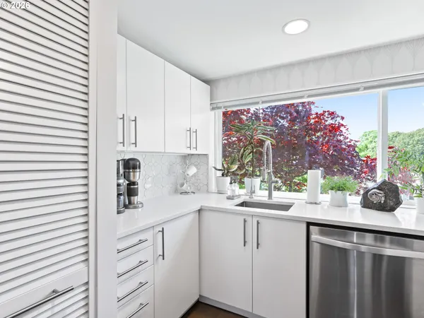 $314,777 | 81 North Hayden Bay Drive, Portland, OR 97217