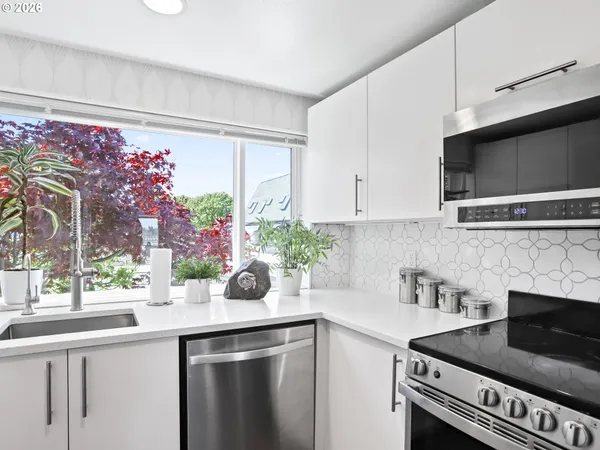 $314,777 | 81 North Hayden Bay Drive, Portland, OR 97217