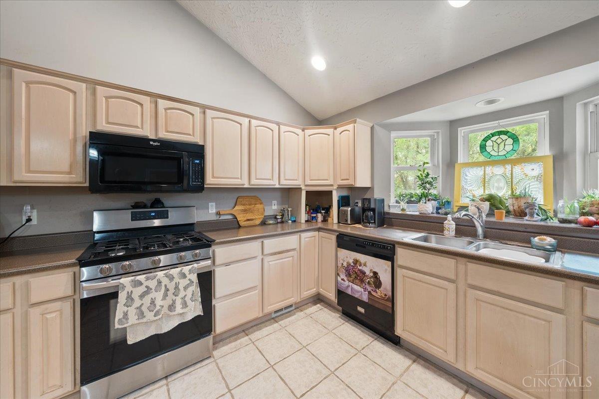 6160 Edwardsville Road Blanchester, OH 45107 - Photo 12 of 43