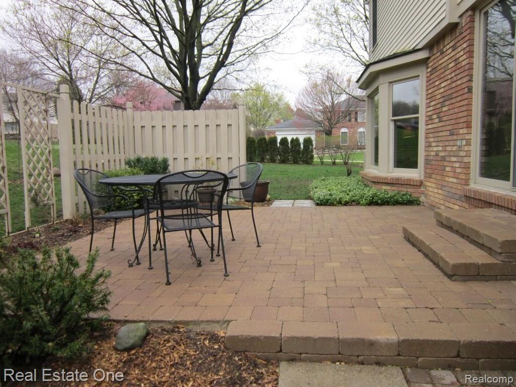 25170 Rutledge Crossing Farmington, MI 48335 - Photo 3 of 4 brick paver patio.JPG