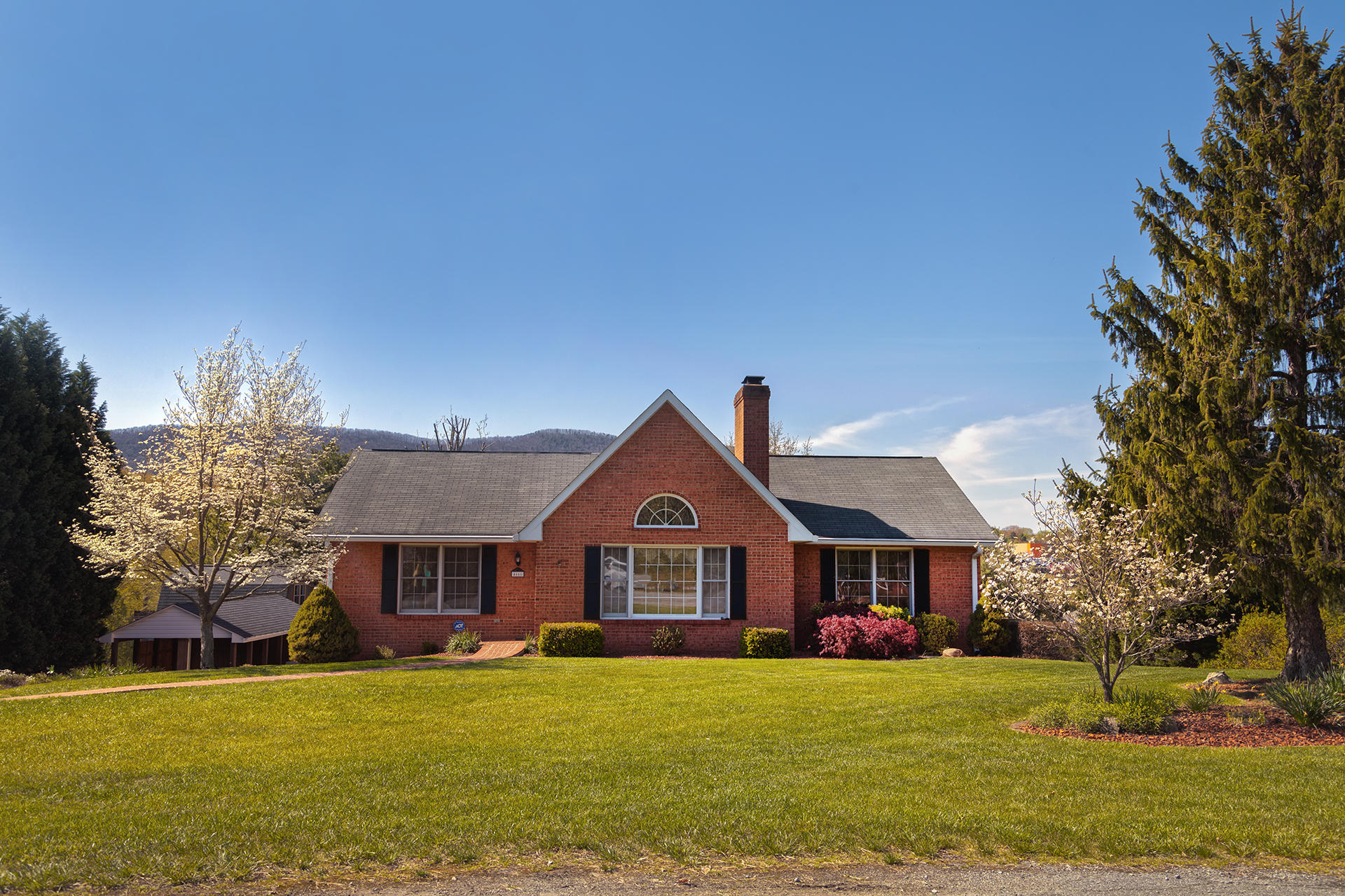 4666 Rte 1094 Roanoke, VA 24012 - Photo 1 of 51 Front
