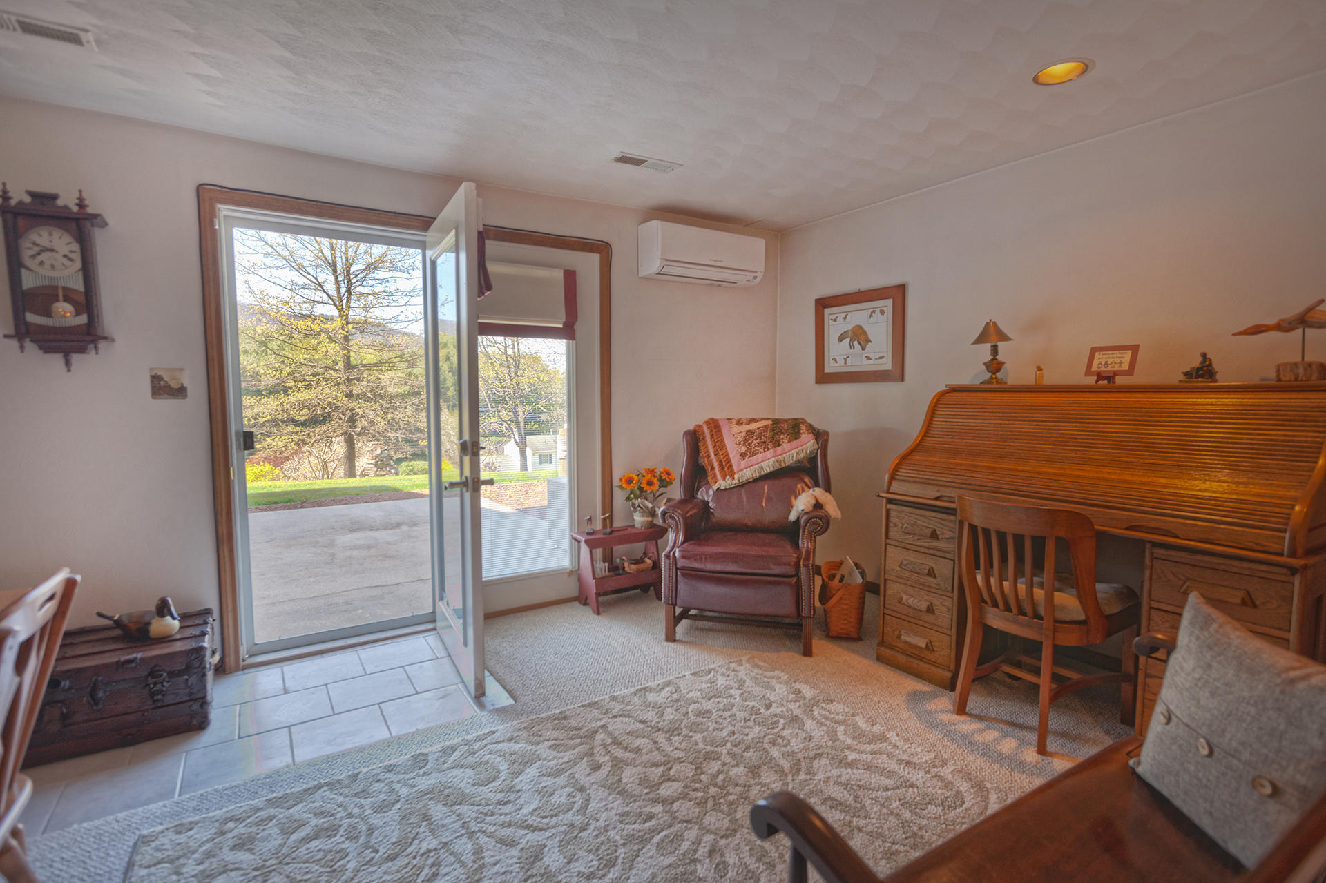 4666 Rte 1094 Roanoke, VA 24012 - Photo 32 of 51 Family Room