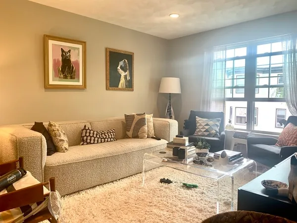 $2,500 | 182 London Street, Unit 3, Boston, MA 02128