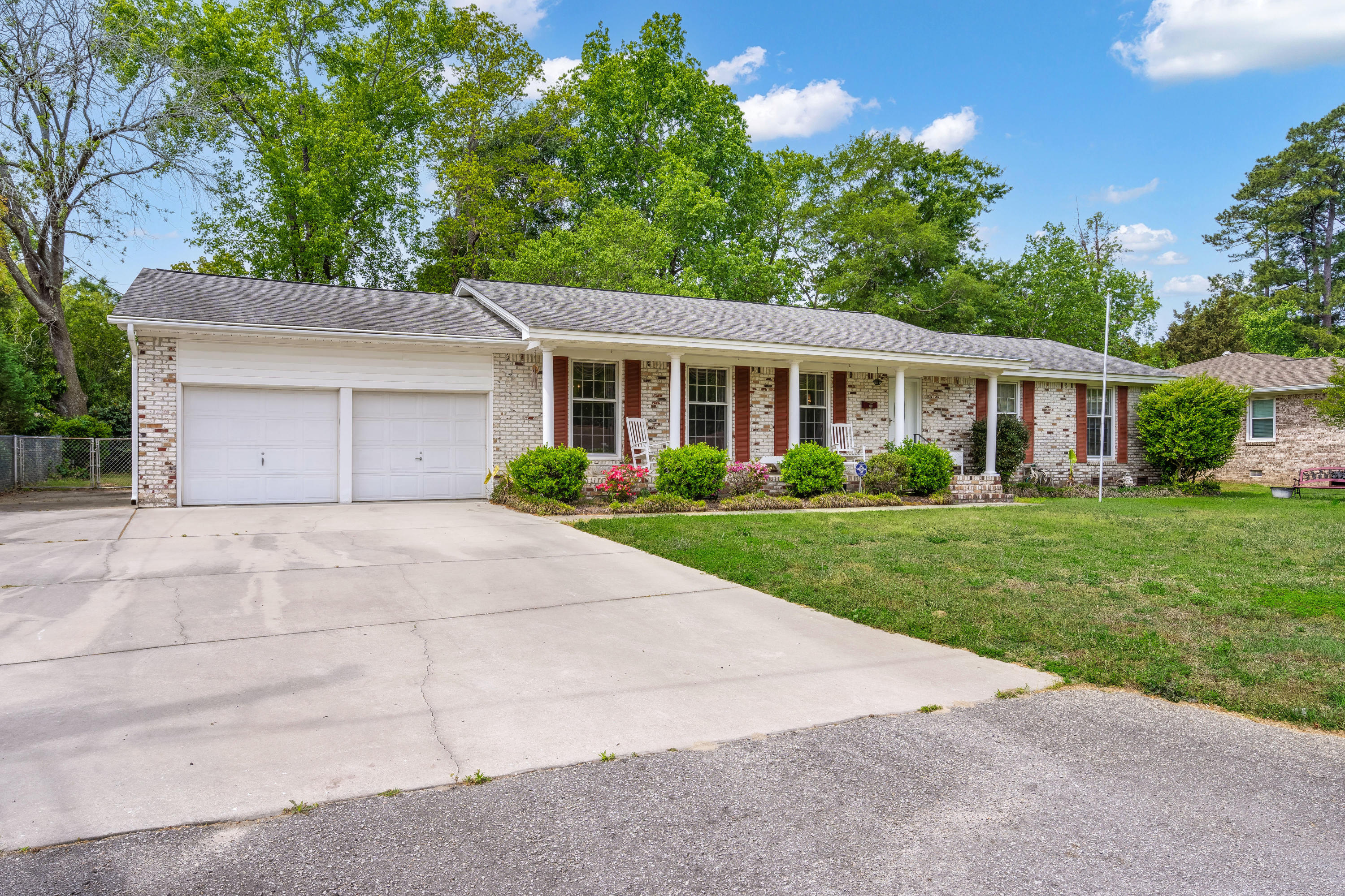6007 Rembert Drive Hanahan, SC 29410 - Photo 2 of 25 6007 Rembert Dr