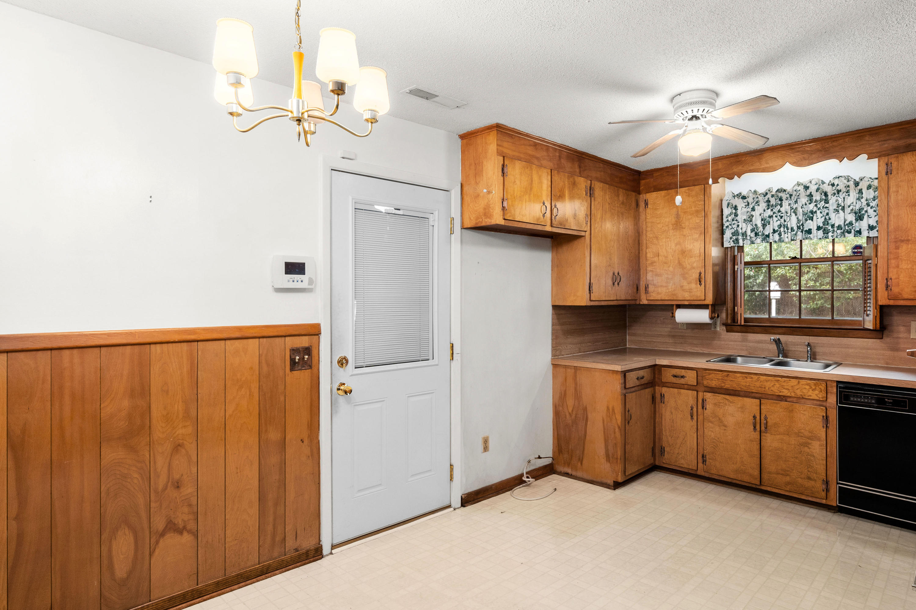6007 Rembert Drive Hanahan, SC 29410 - Photo 11 of 25 Breakfast Area