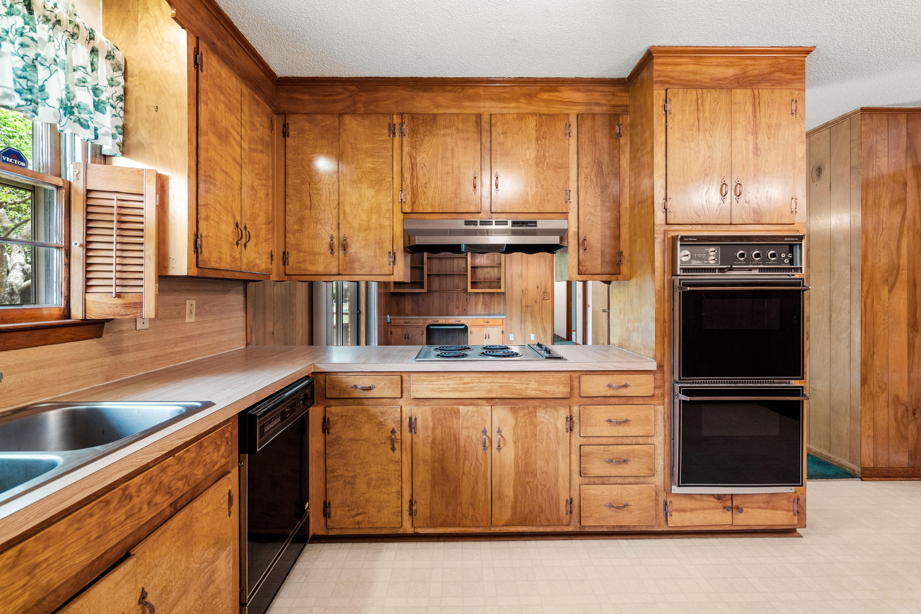 6007 Rembert Drive Hanahan, SC 29410 - Photo 8 of 25 Kitchen