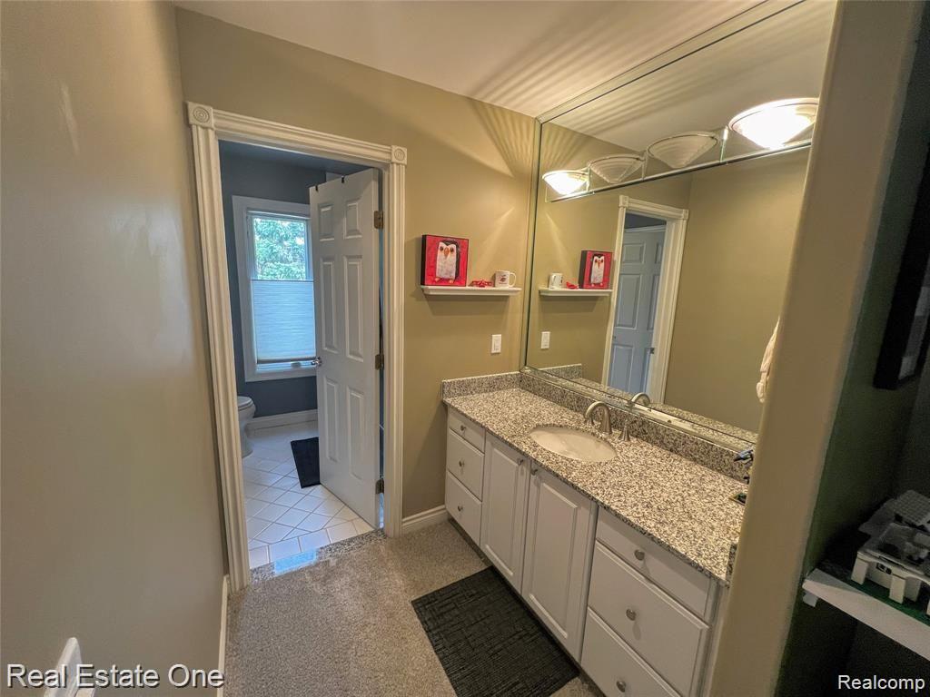 278 Oakbridge Drive Rochester, MI 48306 - Photo 58 of 75 Bedroom #4 with WIC, private vanity, J&J Bath