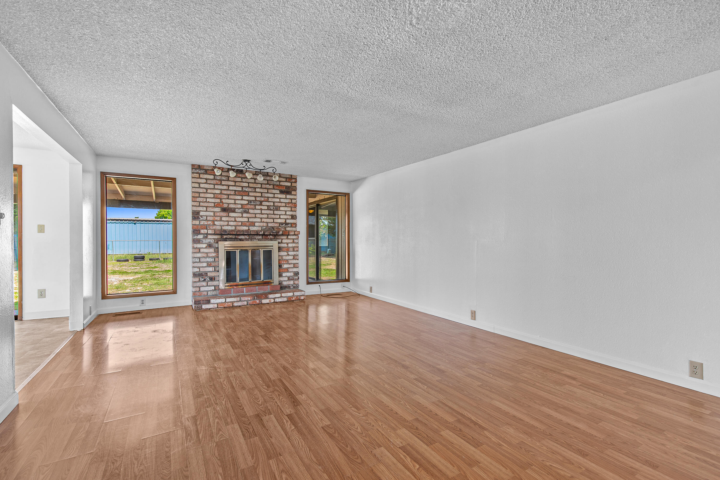 2139 Delta Waters Road Medford, OR 97504 - Photo 15 of 34 9R9A4803