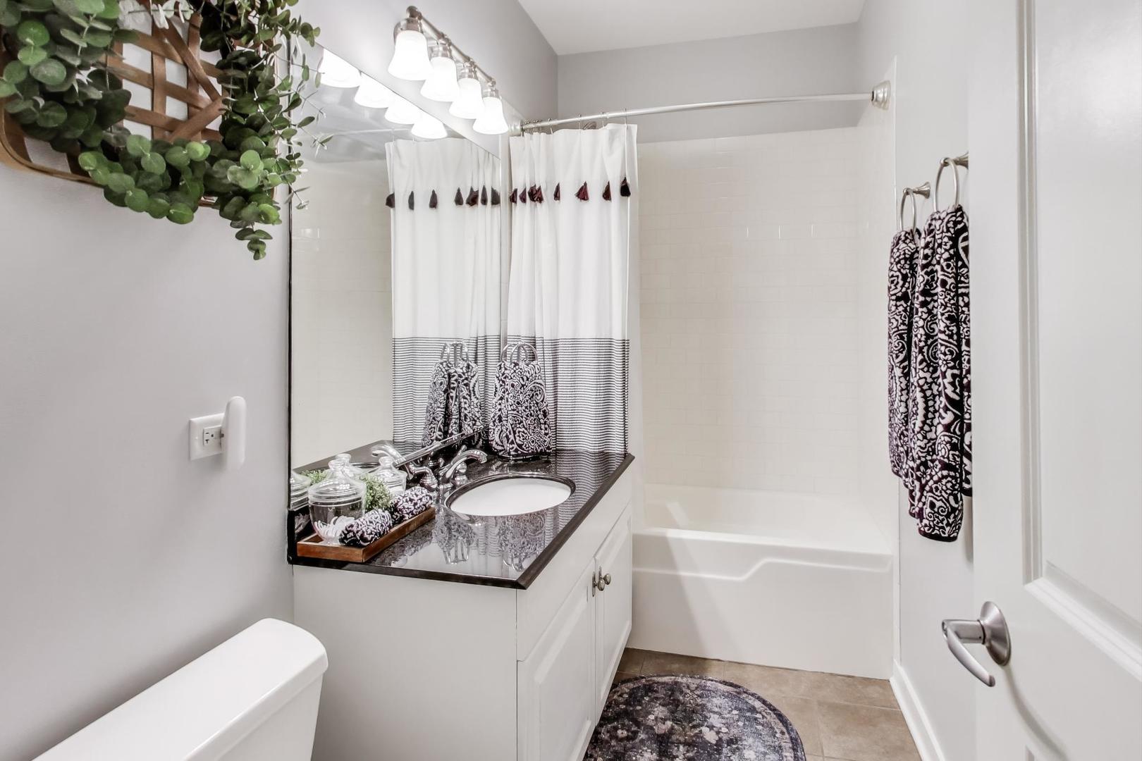 1016 South Racine Avenue, Unit 302 Chicago, IL 60607 - Photo 20 of 28