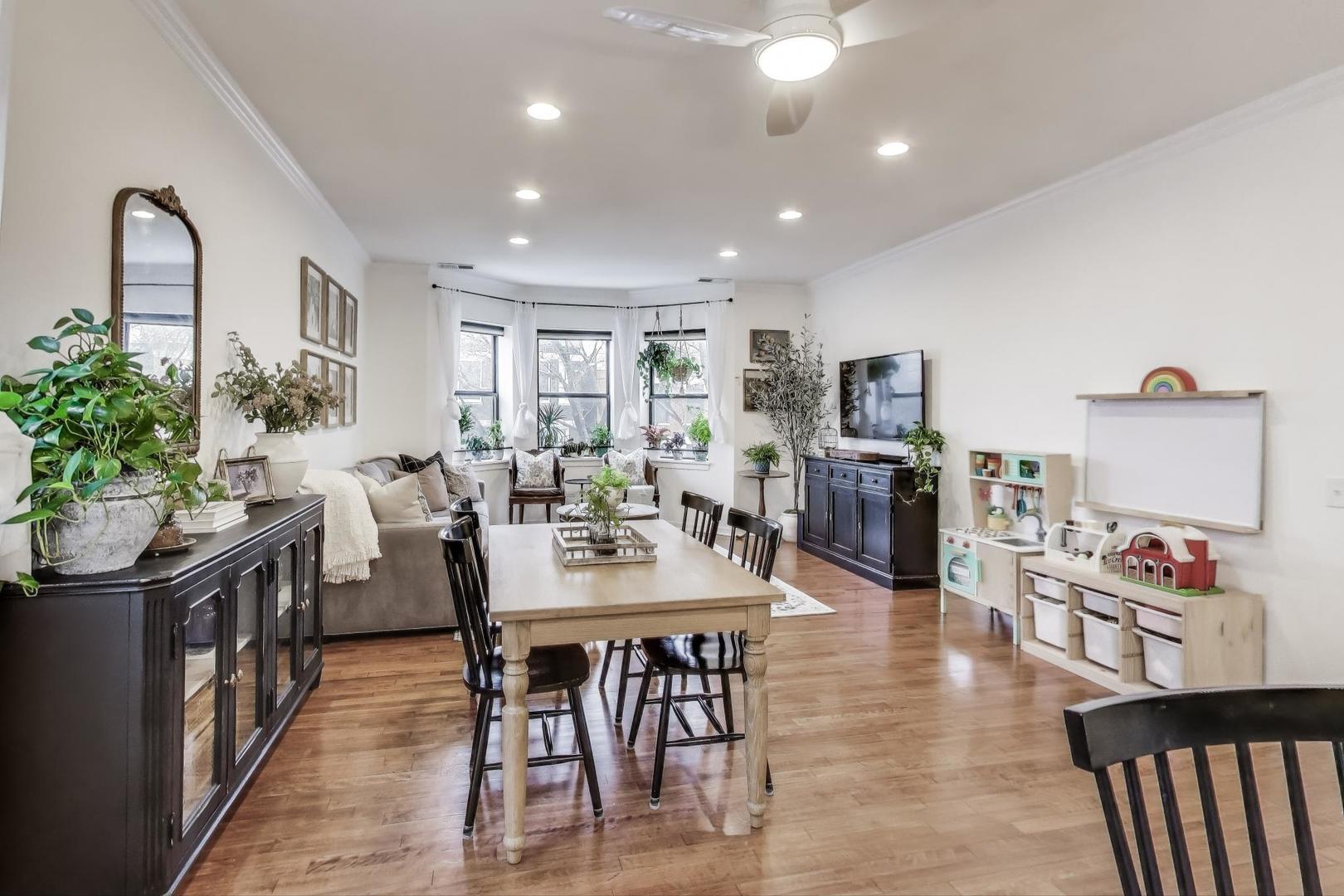 1016 South Racine Avenue, Unit 302 Chicago, IL 60607 - Photo 4 of 28