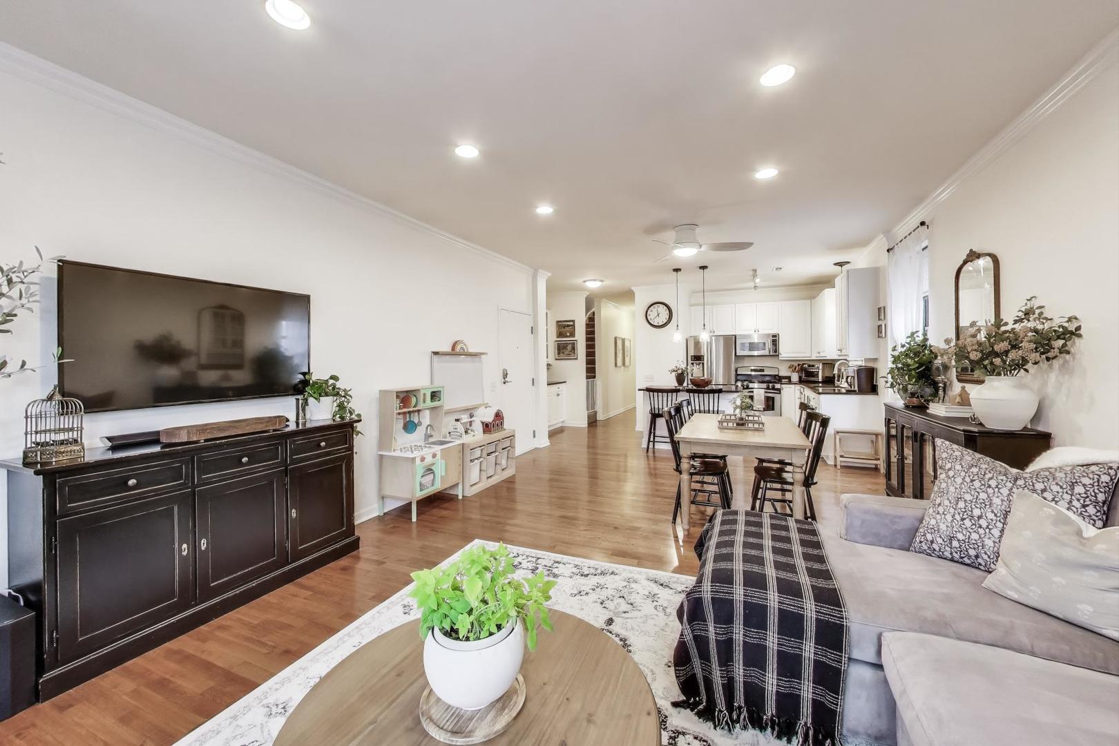 1016 South Racine Avenue, Unit 302 Chicago, IL 60607 - Photo 5 of 28