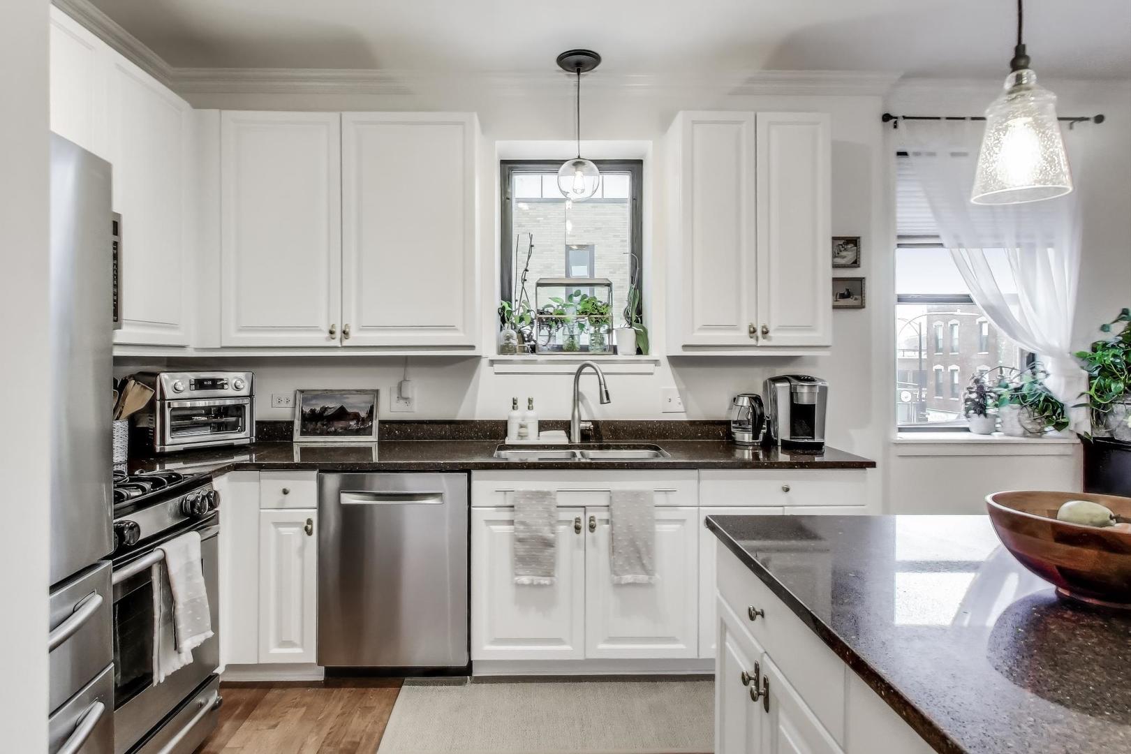 1016 South Racine Avenue, Unit 302 Chicago, IL 60607 - Photo 9 of 28