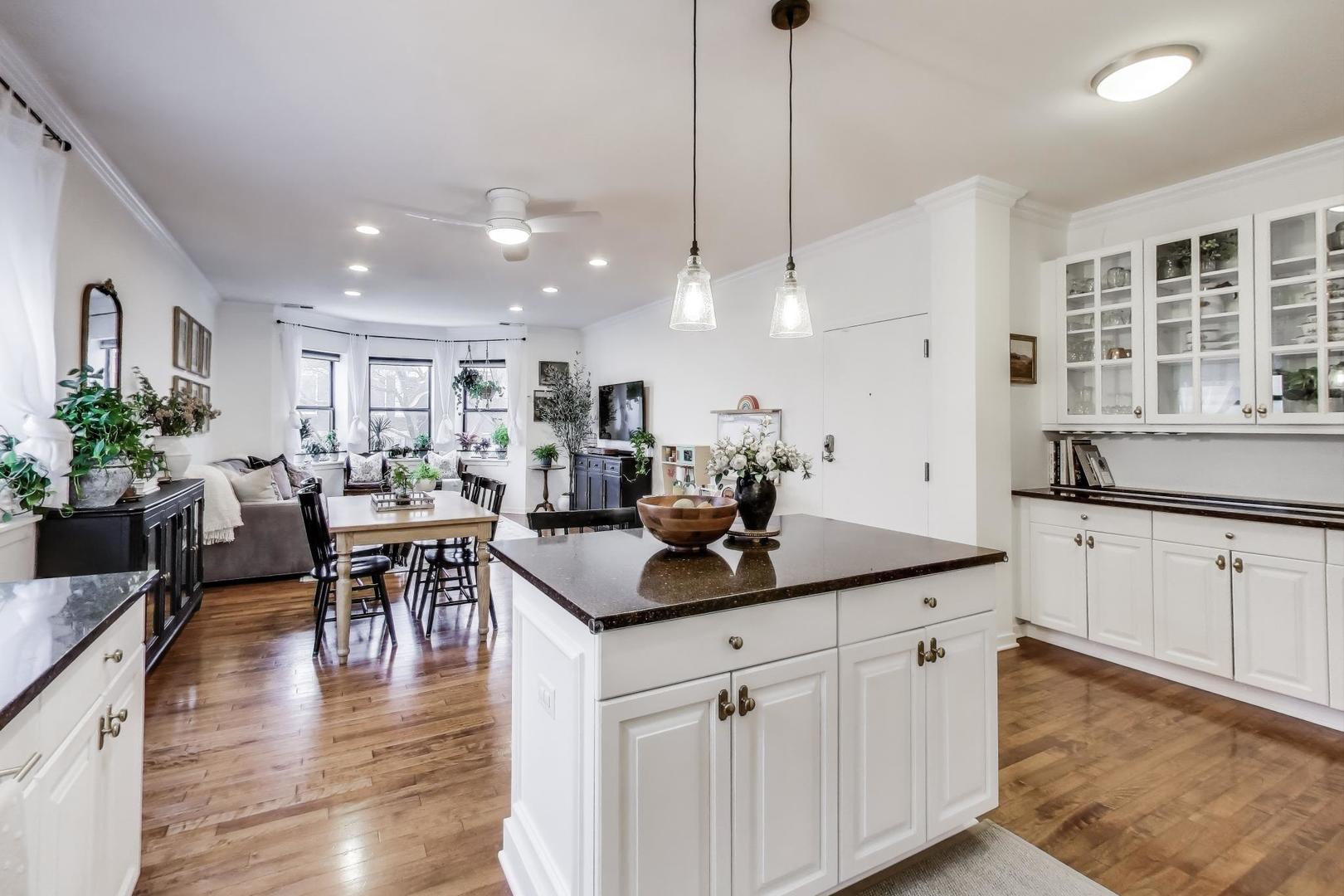 1016 South Racine Avenue, Unit 302 Chicago, IL 60607 - Photo 10 of 28