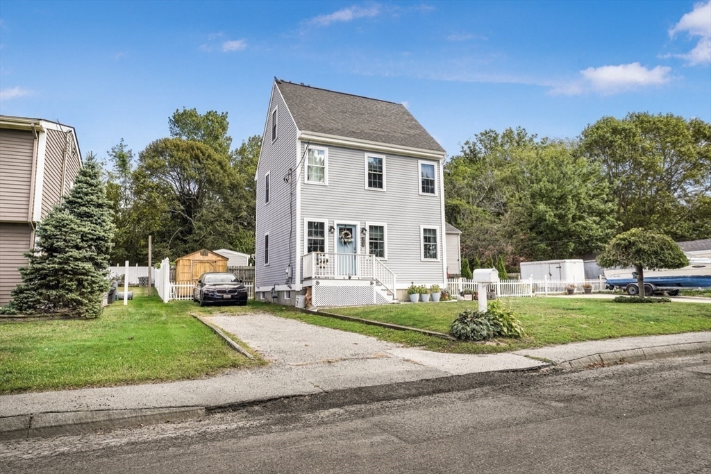 264 Oneil Road Somerset, MA 02725 - Photo 3 of 32 Gallery Image 3