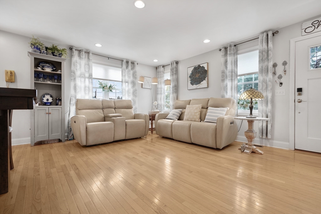 264 Oneil Road Somerset, MA 02725 - Photo 8 of 32 Gallery Image 8