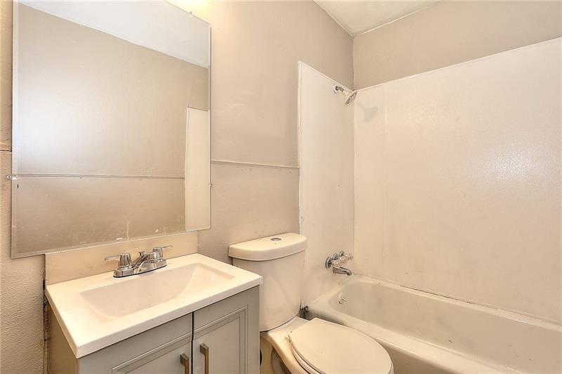 1080 Valley View Road Southeast Atlanta, GA 30315 - Photo 14 of 17