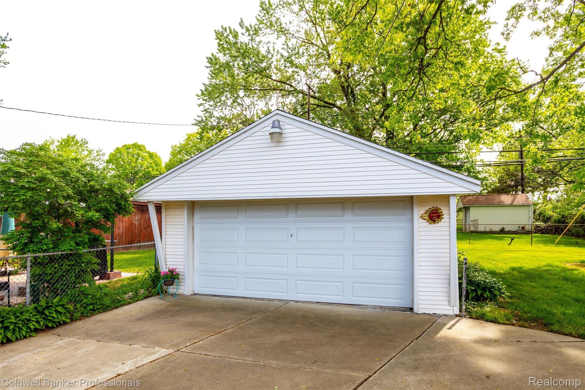 9160 Merriman Road Livonia, MI 48150 - Photo 33 of 39 Garage