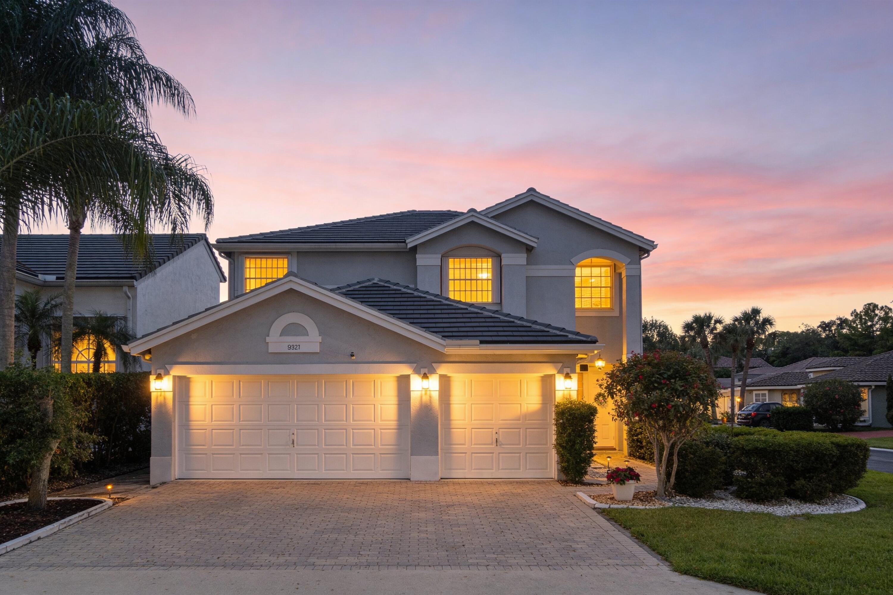 Twilight Main Exterior Photo