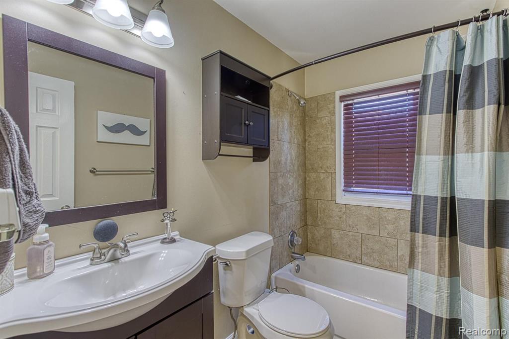 1369 Princeton Road Berkley, MI 48072 - Photo 19 of 38