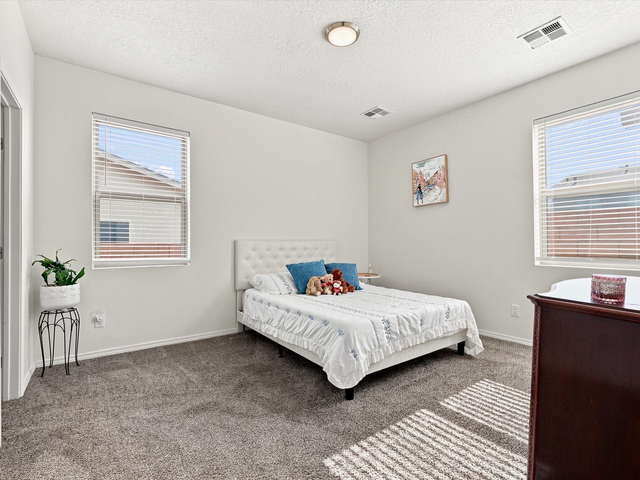 6331 Gannett Drive Northeast Rio Rancho, NM 87144 - Photo 15 of 33 Primary bedroom