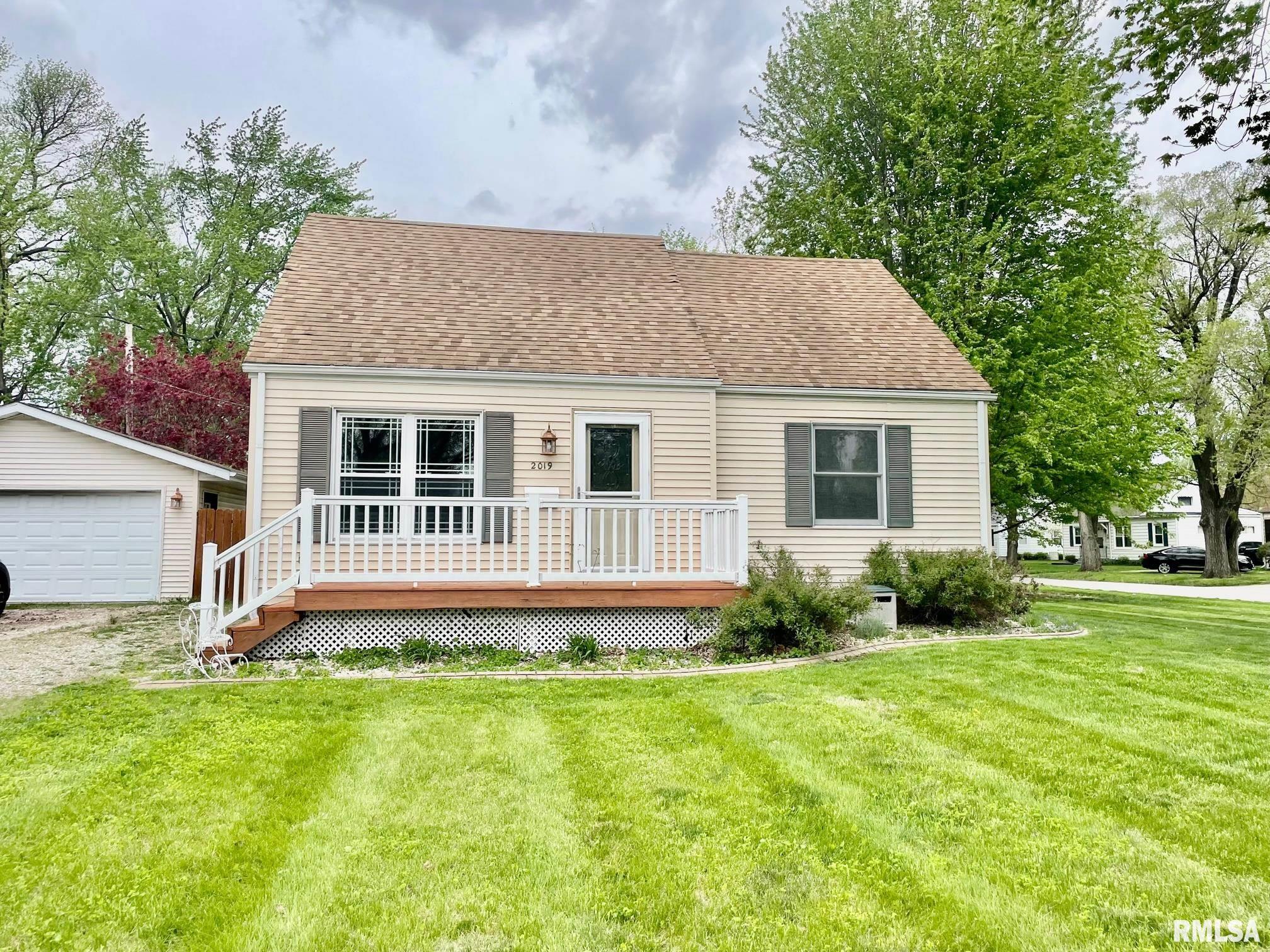2019 Lee Street Springfield, IL 62703 - Photo 1 of 40