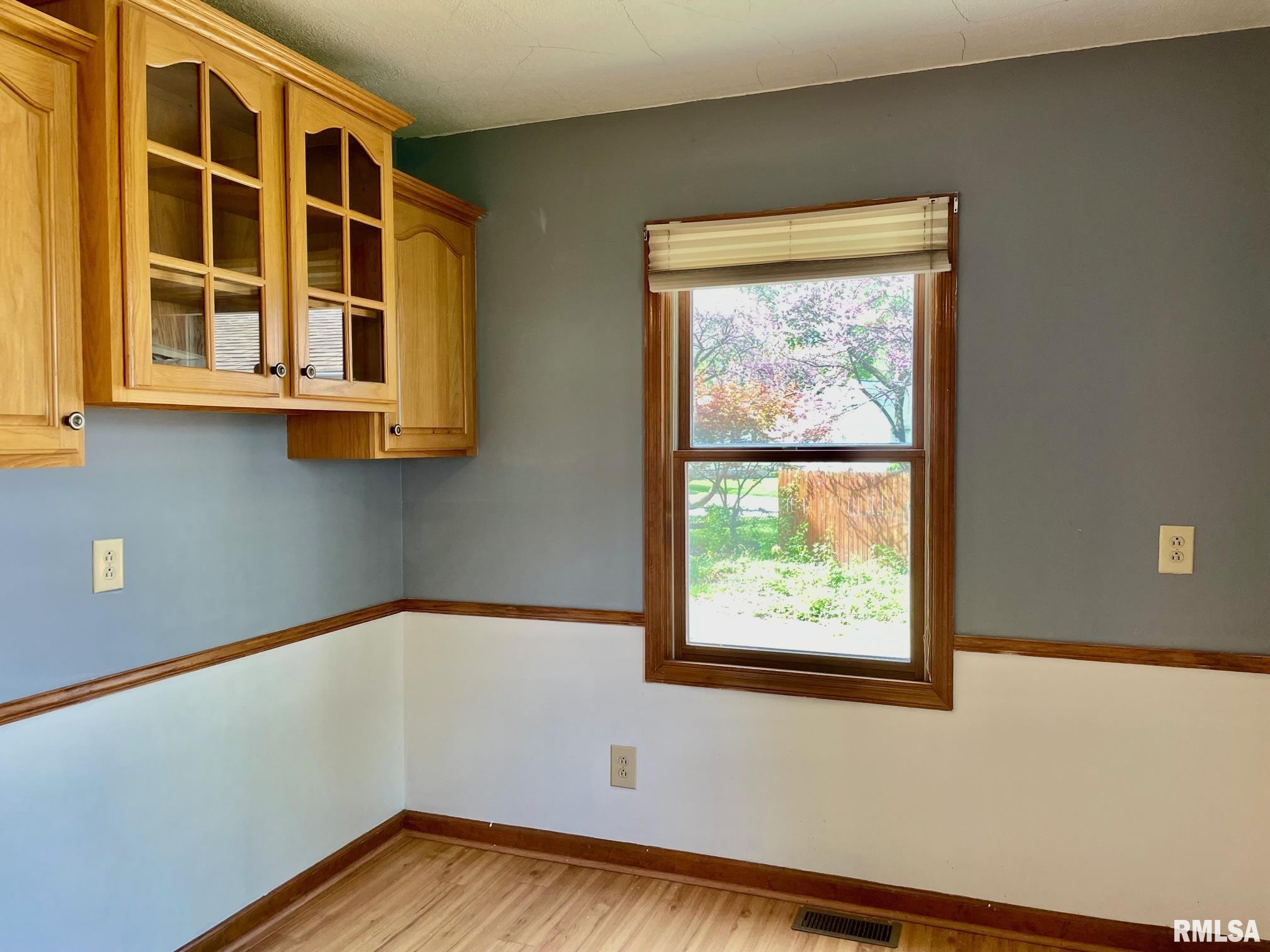 2019 Lee Street Springfield, IL 62703 - Photo 12 of 40