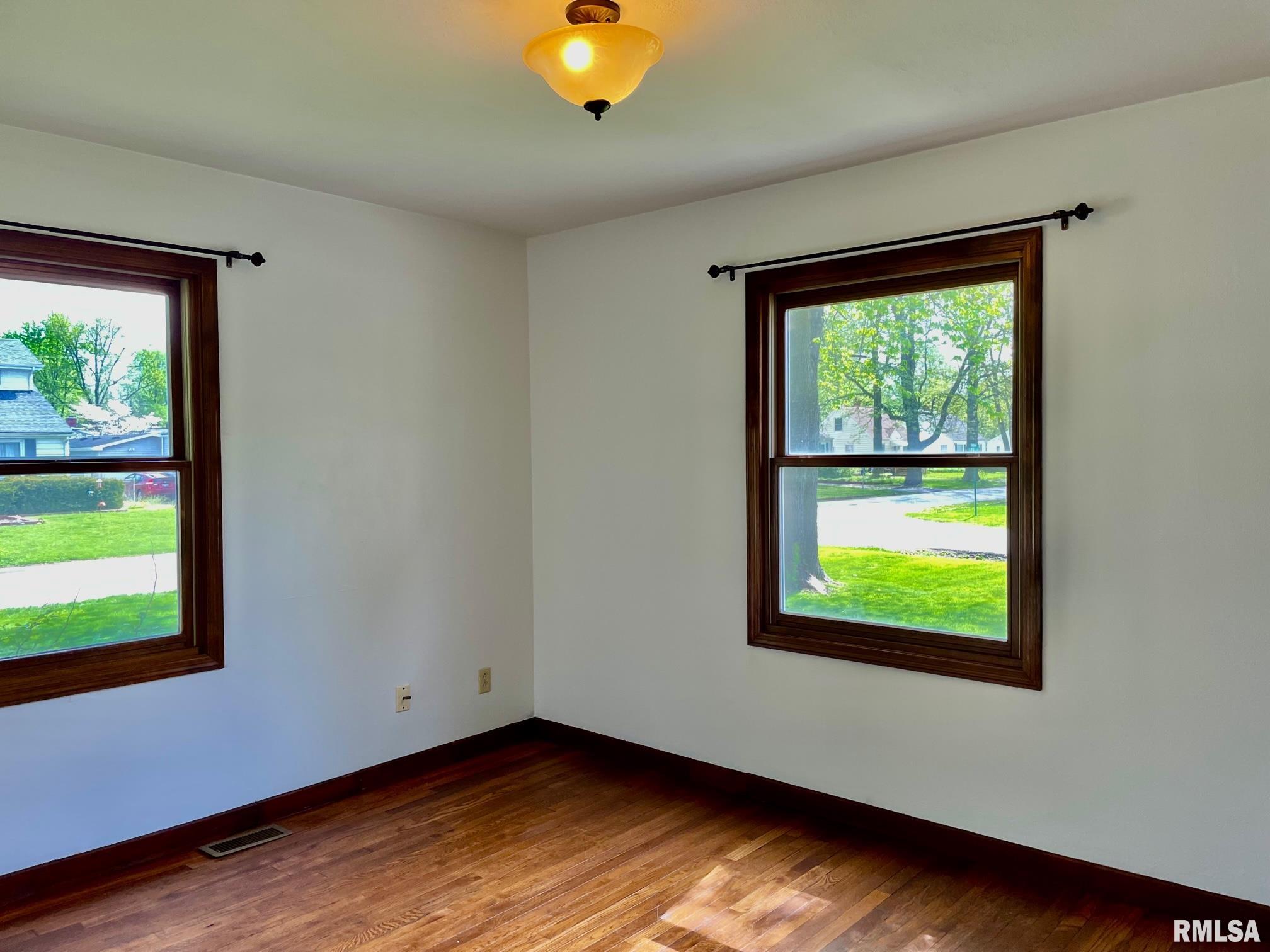 2019 Lee Street Springfield, IL 62703 - Photo 19 of 40